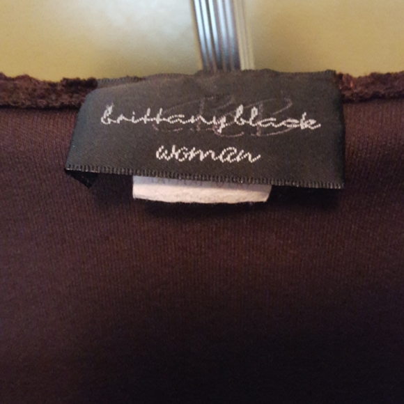 Woman's textured/ velour top - Picture 4 of 5